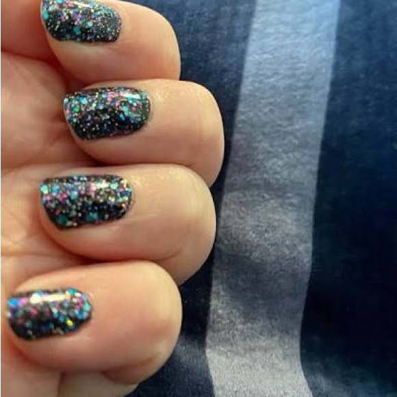 Color Street RETIRED Holidaze Glitter Nail set - Picture 8 of 10